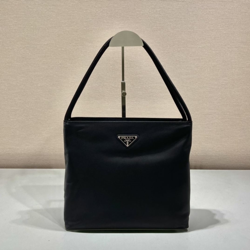 Pra*a tote bags